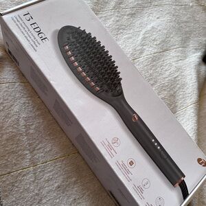 New T3 Edge Heated Smoothing & Styling Brush